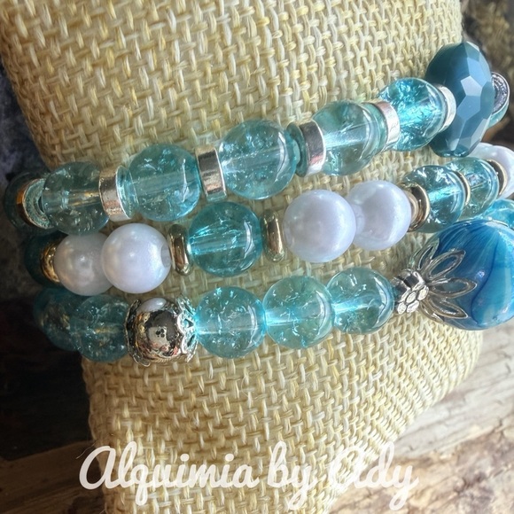 Alquimia Turquoise blue quartz and White Beaded Bracelet stack set